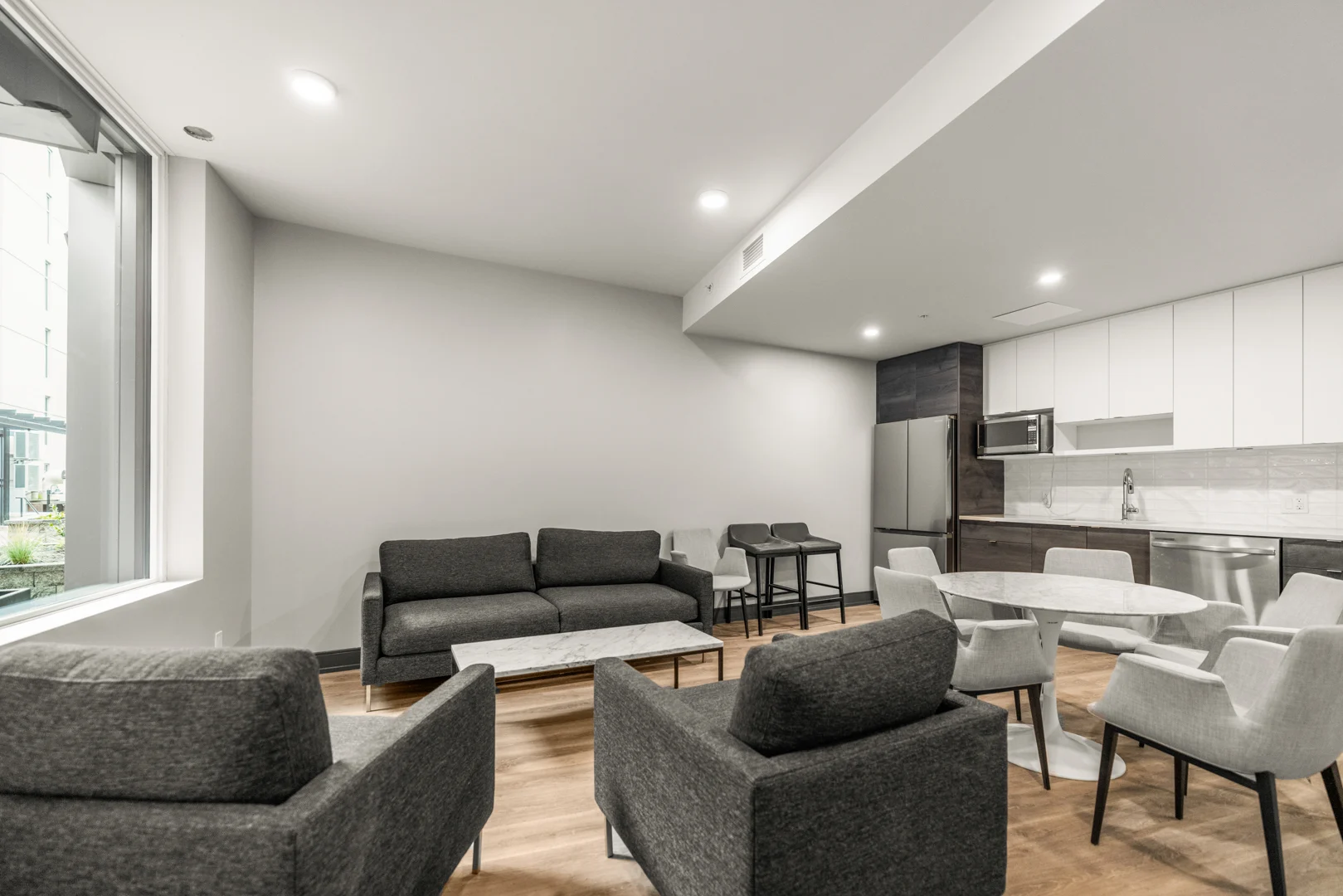 resident lounge at the Pearl