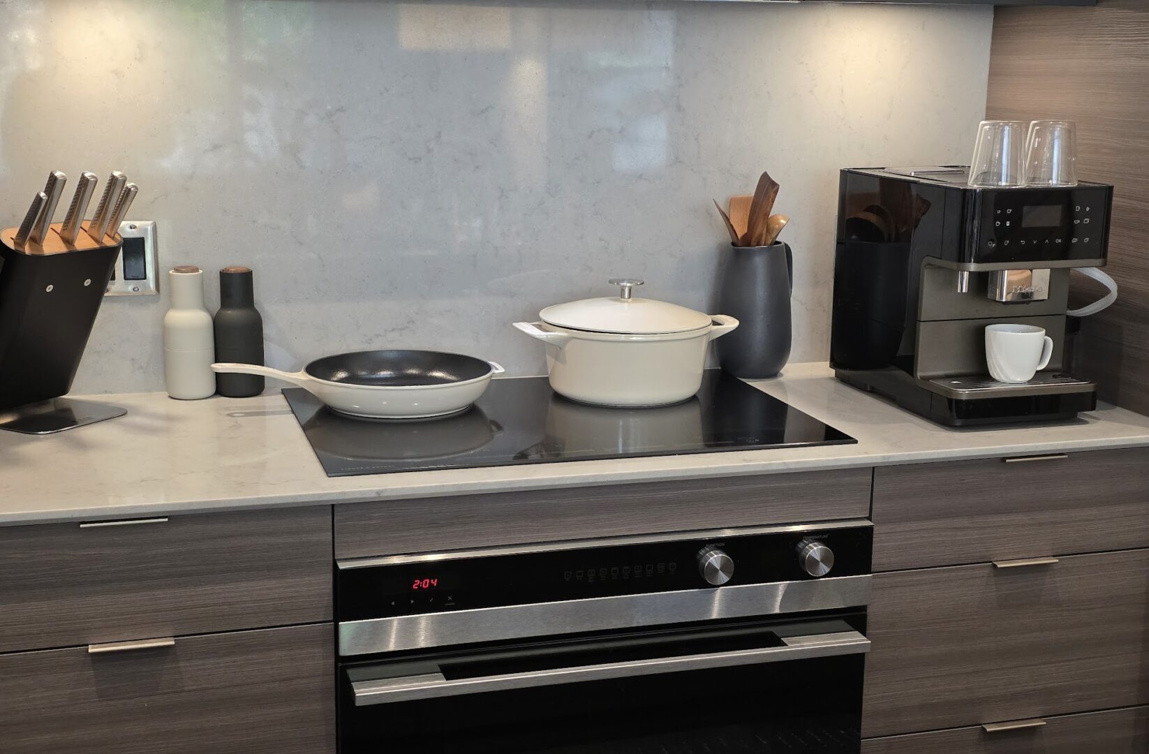 104kt5pe | Apartments Homes Suites for Rent Victoria BC fully stocked kitchen