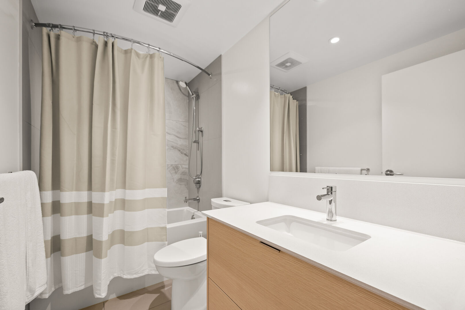 403848yates10 | Apartments Homes Suites for Rent Victoria BC bathroom