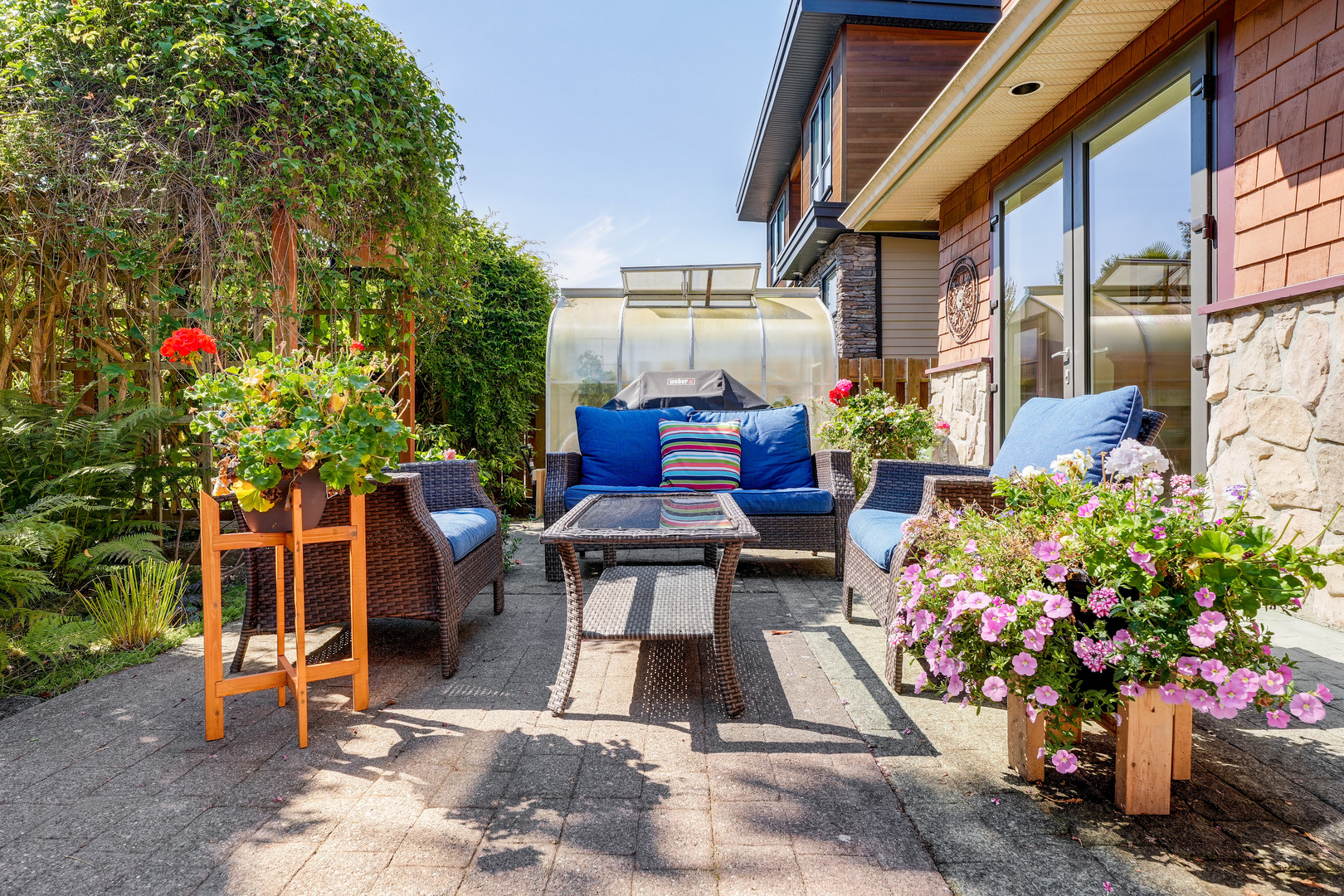 57dock20 | Apartments Homes Suites for Rent Victoria BC gardens