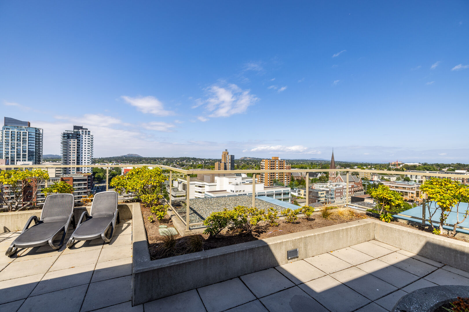 AMENITIES ON JOHNSON