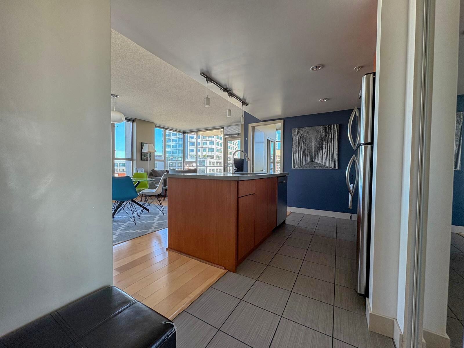 704760 johnson12 | Apartments Homes Suites for Rent Victoria BC